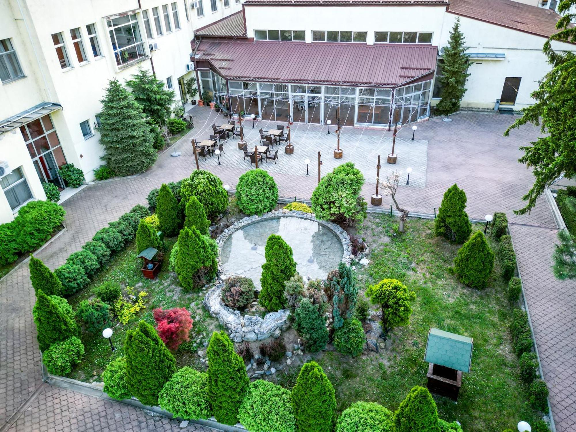 Hotel Fontana Бачка-Паланка Экстерьер фото