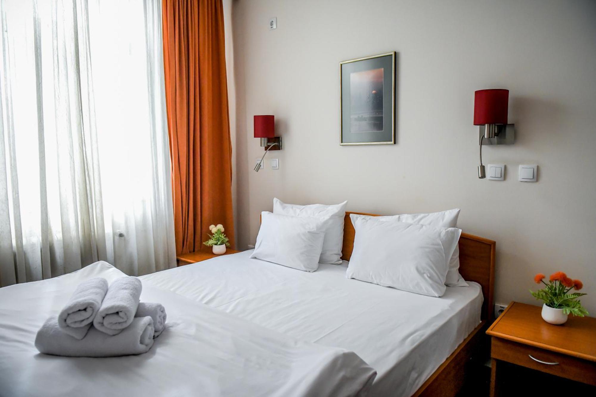 Hotel Fontana Бачка-Паланка Экстерьер фото